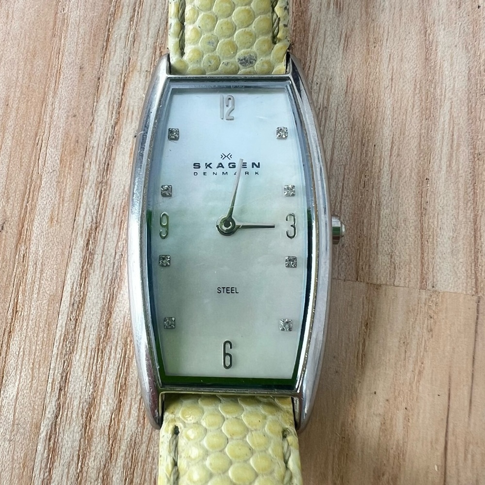 Skagen Denmark ladies stainless steel dress watch NEW BATTERY
